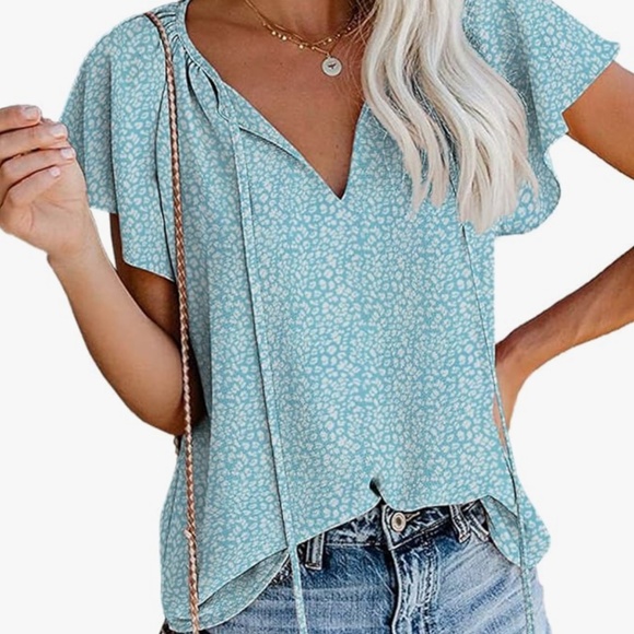Pretty light blue summer top - Picture 1 of 6